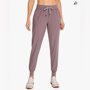 Brand new with tags CRZ YOGA casual joggers in mauve